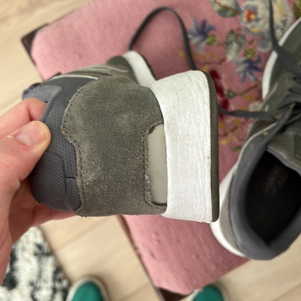 Olive green new balance sneakers - Picture 6 of 8